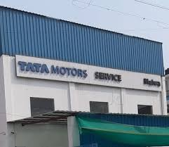 The service center at JP Motors is known for its accuracy and speed.